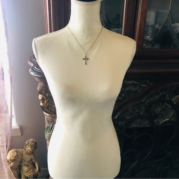 Vintage pewter cross pendant on chain necklace - Picture 6 of 9